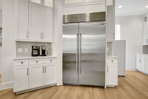 Casa, várias camas, sacada, vista para a piscina (9 Duck Hawk) | Cozinha privada | Cafeteira/chaleira, mesas de jantar