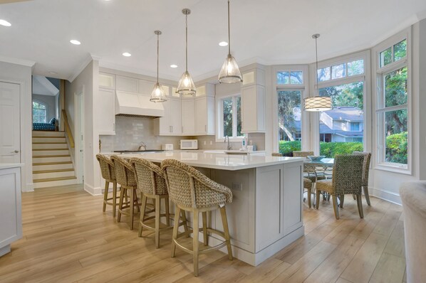 House, Multiple Beds, Balcony, Pool View (9 Duck Hawk) | 6 bedrooms, individually decorated, individually furnished, bed sheets