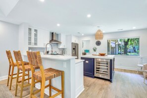 House, Multiple Beds, Kitchen, Pool View (4 Cannon Row) | Private kitchen | Coffee/tea maker, dining tables