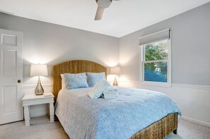 House, Multiple Beds, Kitchen, Pool View (9 Planters Wood Court)