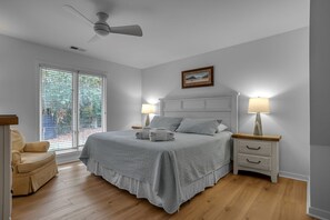 House, Multiple Beds, Kitchen, Pool View (8 Wood Ibis) | 6 bedrooms, individually decorated, individually furnished, bed sheets - 8 Wood Ibis at The Sea Pines Resort (Hilton Head Island)