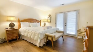 Casa, várias camas, acesso à piscina, vista para a piscina (8 Ruddy Turnstone) | 4 quartos, individualmente decorados, individualmente mobiliados