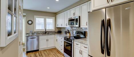 Villa, Mehrere Betten, Terrasse, Gartenblick (5 Turtle Lane) | Eigene Küche | Wasserkocher mit Kaffee-/Teezubehör, Esstisch