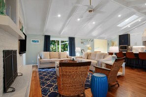 Living area - 9 Laughing Gull at The Sea Pines Resort (Hilton Head Island)