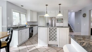 Maison, plusieurs lits, accès piscine, vue piscine (8 Surf Scoter) | Cuisine privée | Cafetière/bouilloire, tables à manger