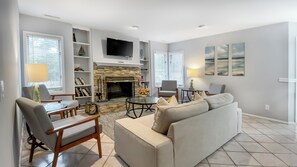 House, Multiple Beds, Pool Access, Pool View (8 Surf Scoter) | Living area | 42-inch flat-screen TV with digital channels - 8 Surf Scoter at The Sea Pines Resort (Hilton Head Island)