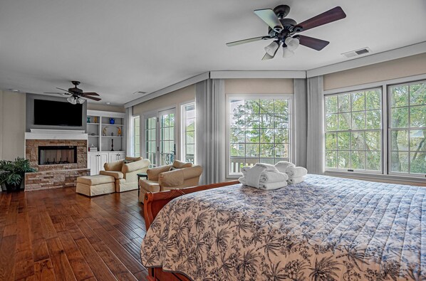 House, Multiple Beds, Balcony, Garden View (4 Mizzenmast Court)