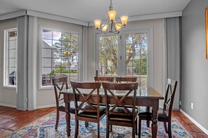 House, Multiple Beds, Balcony, Garden View (4 Mizzenmast Court) | 3 bedrooms, individually decorated, individually furnished, bed sheets