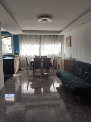 TV - Bright apartment near Collioure, in a quiet residence (Port-Vendres)