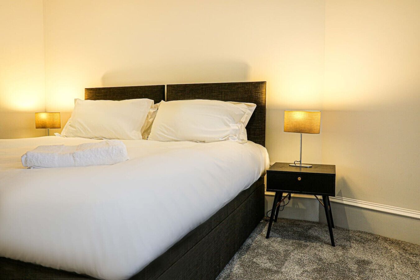 1 dormitorio, tabla de planchar con plancha, cuna de viaje y wifi