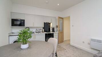 Fridge, microwave, oven, coffee/tea maker