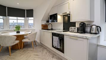 Frigorífic, microones, forn i cafetera i tetera