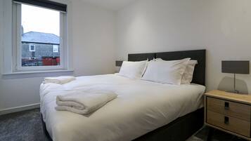 2 habitaciones, escritorio, cuna de viaje y wifi
