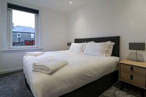 2 bedrooms, desk, travel cot, WiFi