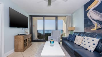 Condo, 2 Bedrooms | Living area