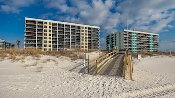 Condo, 2 Bedrooms | Exterior