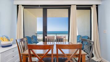Condo, 2 Bedrooms | Dining