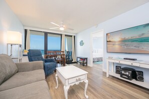 Condo, 2 Bedrooms | Living area