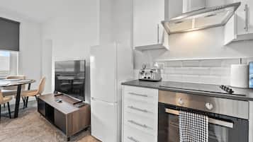 Kjøleskap, mikrobølgeovn, ovn og kokeplater