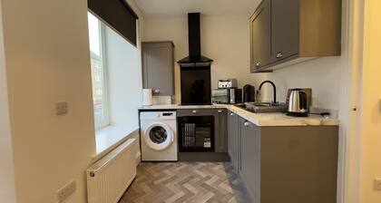 Beautifully renovated, modern 1 bedroom house