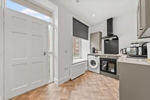 冷蔵庫、電子レンジ、オーブン、トースター