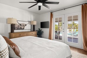 4 室のベッドルーム、旅行用ベビーベッド、WiFi (無料)、ベッドシーツ