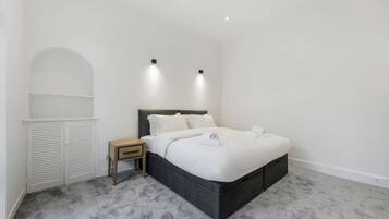 1 bedroom, desk, iron/ironing board, WiFi