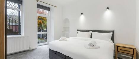 1 bedroom, desk, iron/ironing board, WiFi