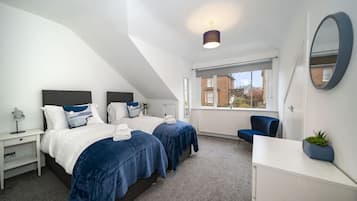 2 bedrooms, desk, iron/ironing board, WiFi