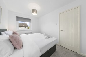 1 bedroom, iron/ironing board, travel cot, WiFi