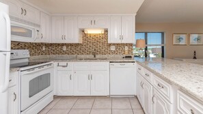 Condo, 3 phòng ngủ | Bếp riêng | Tủ lạnh, lò nướng, dụng cụ pha cà phê/trà 