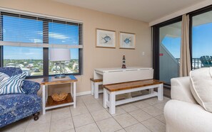 Condo, 3 quartos | Área de estar