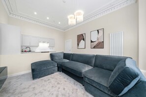 智能电视、办公室