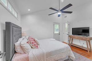 3 habitaciones y espacio para trabajar con laptop 