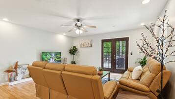 Cottage, 3 Bedrooms | Living area | Smart TV