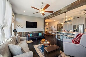 Rumah, 3 kamar tidur | Area keluarga | Smart TV