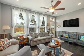 House, 3 Bedrooms | Living area