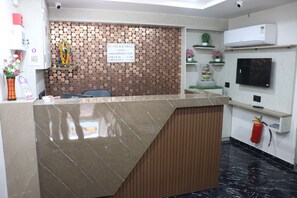 Deluxe tweepersoonskamer, uitzicht op de stad | Een laptopwerkplek, geluiddichte muren, gratis wifi