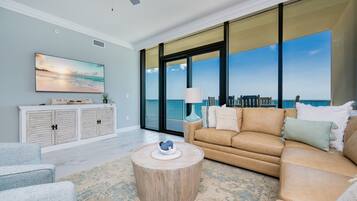 Condo, 3 Bedrooms | Living area