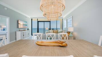 Condo, 3 Bedrooms | Interior