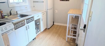 Cozy 1BD pet friendly, FREE parking and Wifi