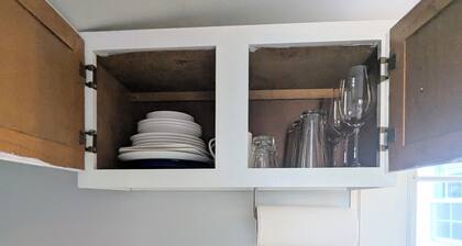 Cozy 1BD pet friendly, FREE parking and Wifi