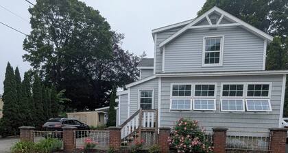 cozy studio 10 min walk to Pier and beach Pets OK