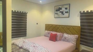 1 bedroom, desk, iron/ironing board, WiFi