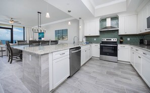 Condo, 3 Bedrooms | Private kitchen