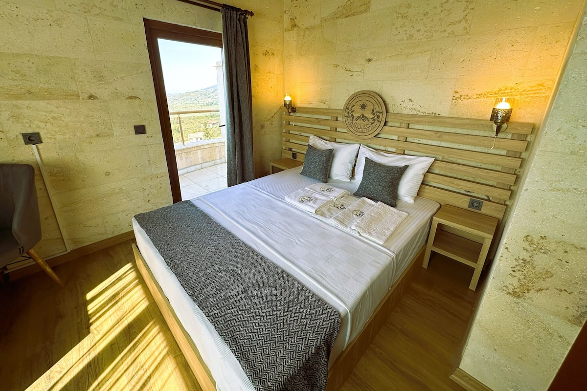 Doppia Standard, 1 letto queen, fumatori, vista mare | Biancheria da letto di alta qualità, copriletto in piuma, minibar