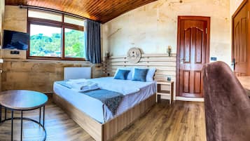 Chambre Double Design, 1 grand lit, fumeurs, vue mer | Literie de qualité supérieure, couette en duvet d'oie, minibar