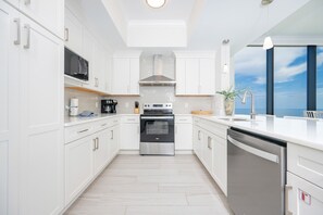 Condo, 4 quartos | Cozinha privada | Geladeira, fogão, cafeteira/chaleira