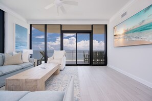 Condo, 4 quartos | Área de estar