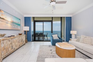 คอนโด, 3 ห้องนอน | บริเวณนั่งเล่น